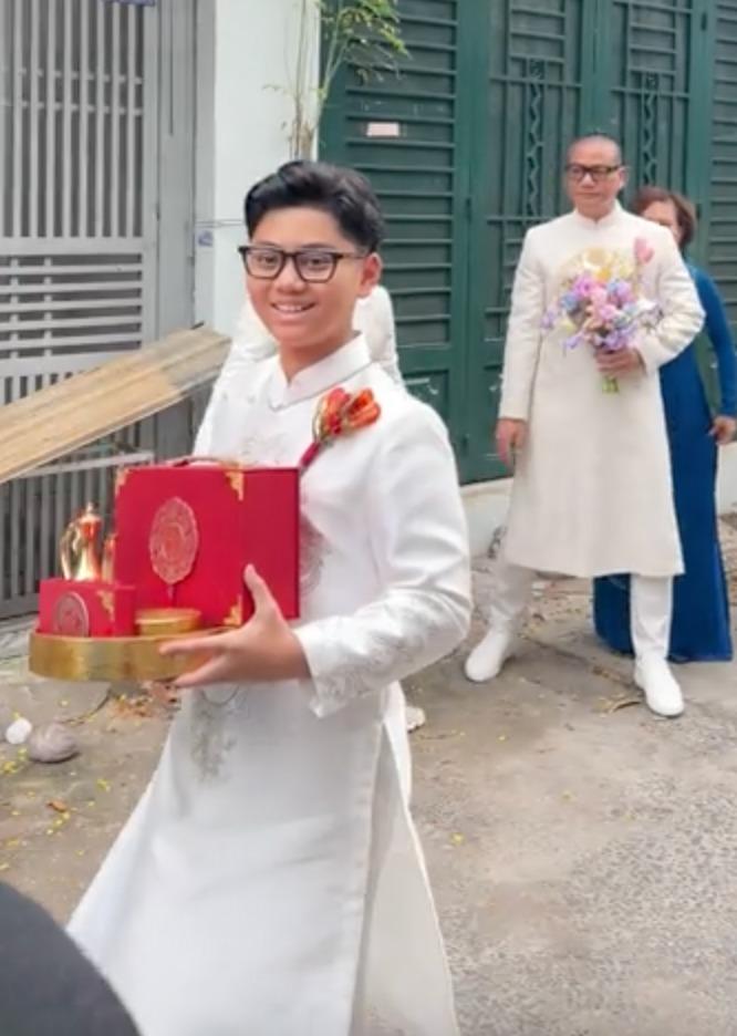 Con riêng 11 tuổi của chồng Hoa hậu Khánh Vân xuất hiện trong lễ ăn hỏi-3
