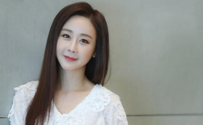 Hôn nhân lệch 18 tuổi của hoa hậu đóng phim Sex is zero kết thúc trong cay đắng-1