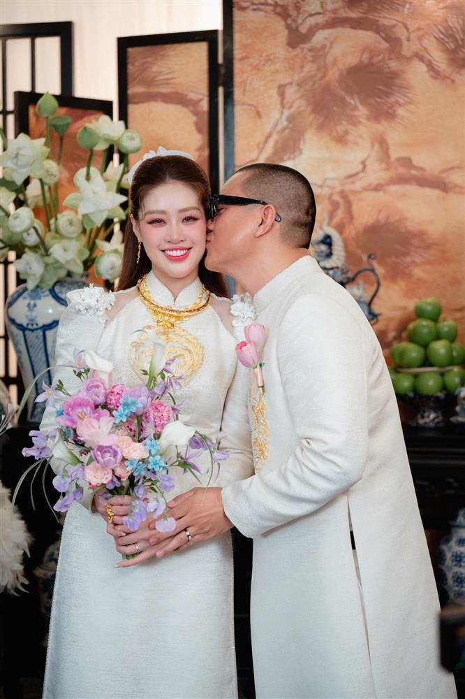 Nhan sắc lộng lẫy của hoa hậu Khánh Vân trong bộ trang sức cưới Trầu Cau PNJ-2