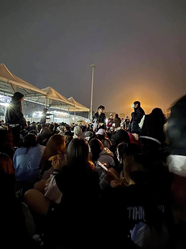 Khán giả đề nghị tạm dừng concert Anh Trai Say Hi trên sóng livestream-1