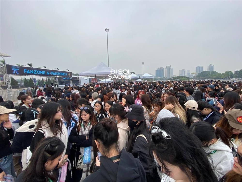 Khán giả đề nghị tạm dừng concert Anh Trai Say Hi trên sóng livestream-2