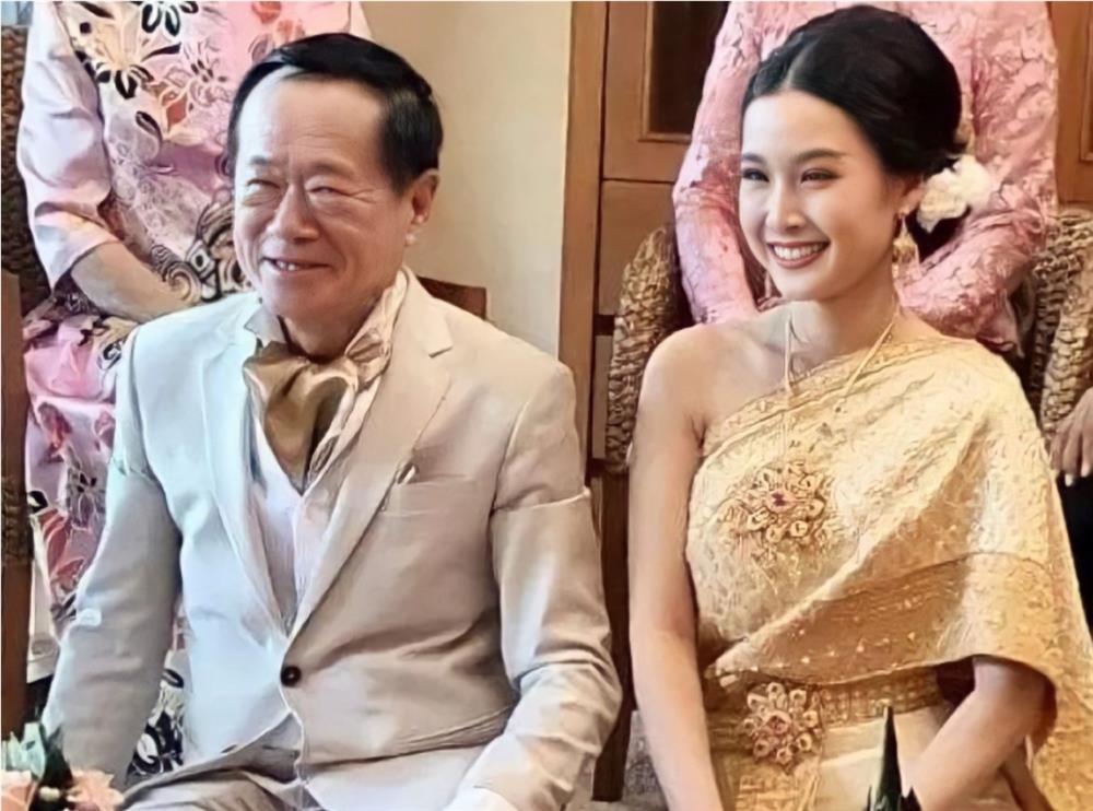 Đại gia 70 tuổi chi 15 tỷ cưới với vợ 20 tuổi xinh như hoa hậu, tiết lộ một điều đặc biệt-4