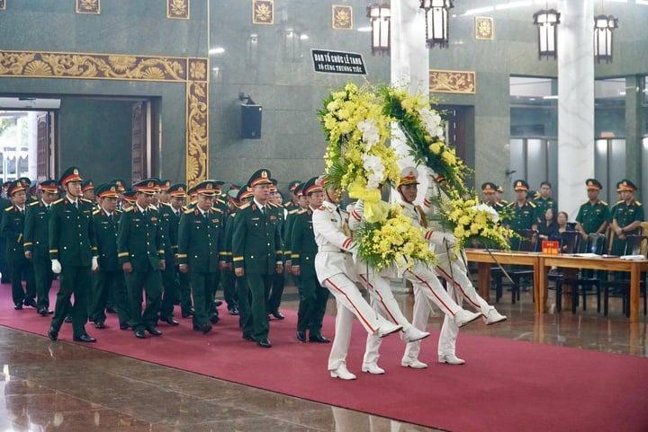 Lễ viếng, truy tặng Huân chương Bảo vệ Tổ quốc cho 12 liệt sĩ Quân khu 7-1