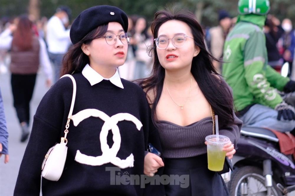 Mặc áo hở vai, váy ngắn đi xem show Trấn Thành và 30 anh trai-1