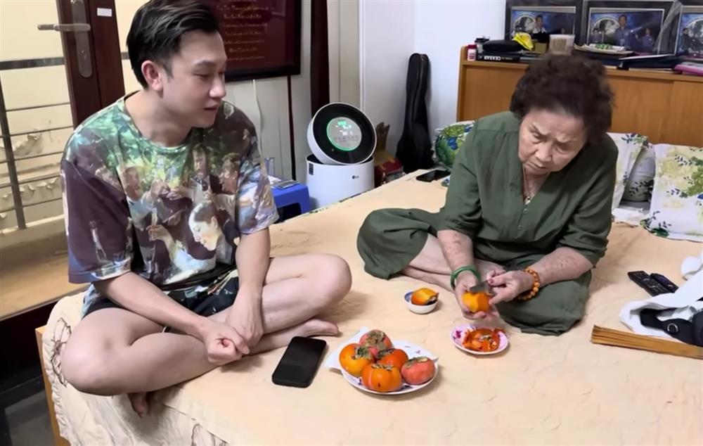 Hoài Linh từ Mỹ về Việt Nam, luôn làm việc này-1