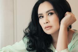 Diva Thanh Lam đẹp buồn ở tuổi 55