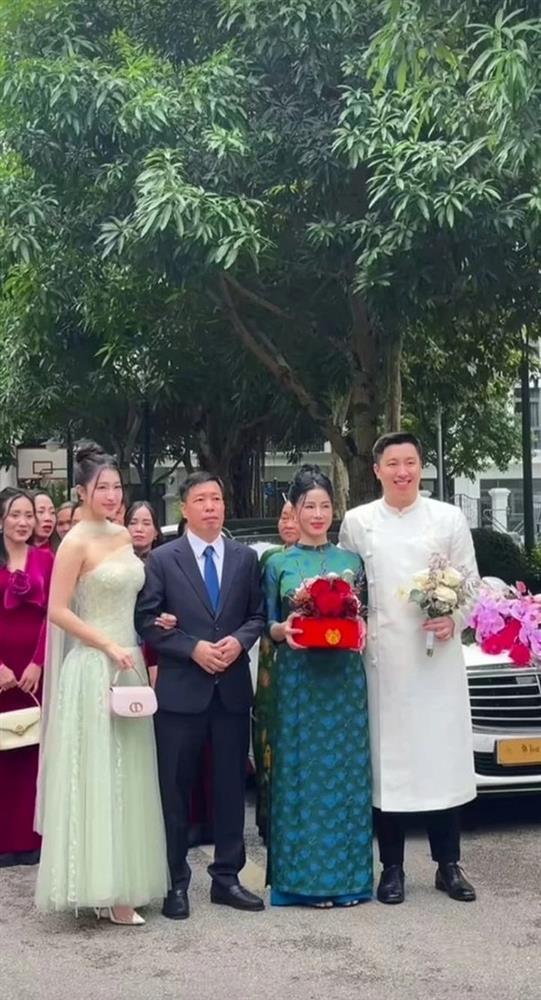 Á hậu xứ Thanh nhà Sen Vàng giờ ra sao sau tin đồn yêu thiếu gia tập đoàn lớn?-3