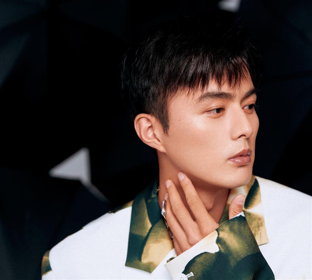 Mỹ nam diễn đỉnh đến mức như xé sách bước ra, lên hình 3 phút mà viral khắp cõi mạng-4