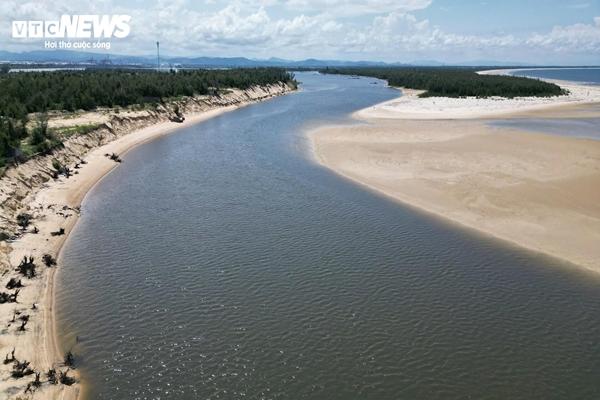 Sóng công phá loạt bờ biển ở Quảng Nam, dân nơm nớp lo sợ-1