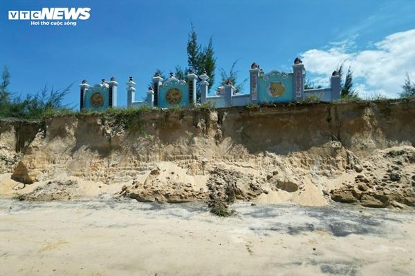 Sóng công phá loạt bờ biển ở Quảng Nam, dân nơm nớp lo sợ-2