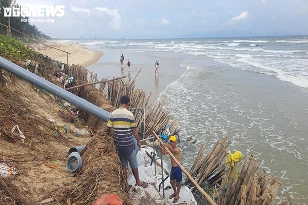 Sóng công phá loạt bờ biển ở Quảng Nam, dân nơm nớp lo sợ-5