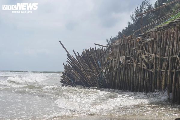 Sóng công phá loạt bờ biển ở Quảng Nam, dân nơm nớp lo sợ-6