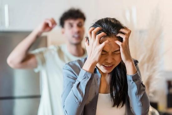 Em dâu không chịu chăm mẹ chồng cuối tuần, đòi hỏi một việc khiến tôi bức xúc