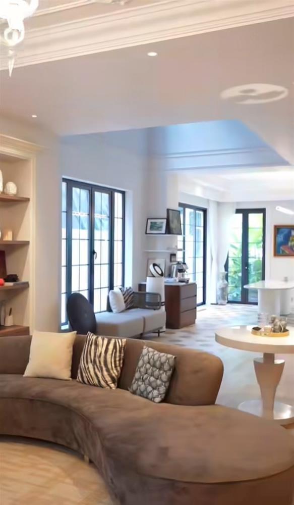 Cơ ngơi triệu đô của sao Việt: Bên trong căn biệt thự mẹ chồng tặng Diễm My 9X-3