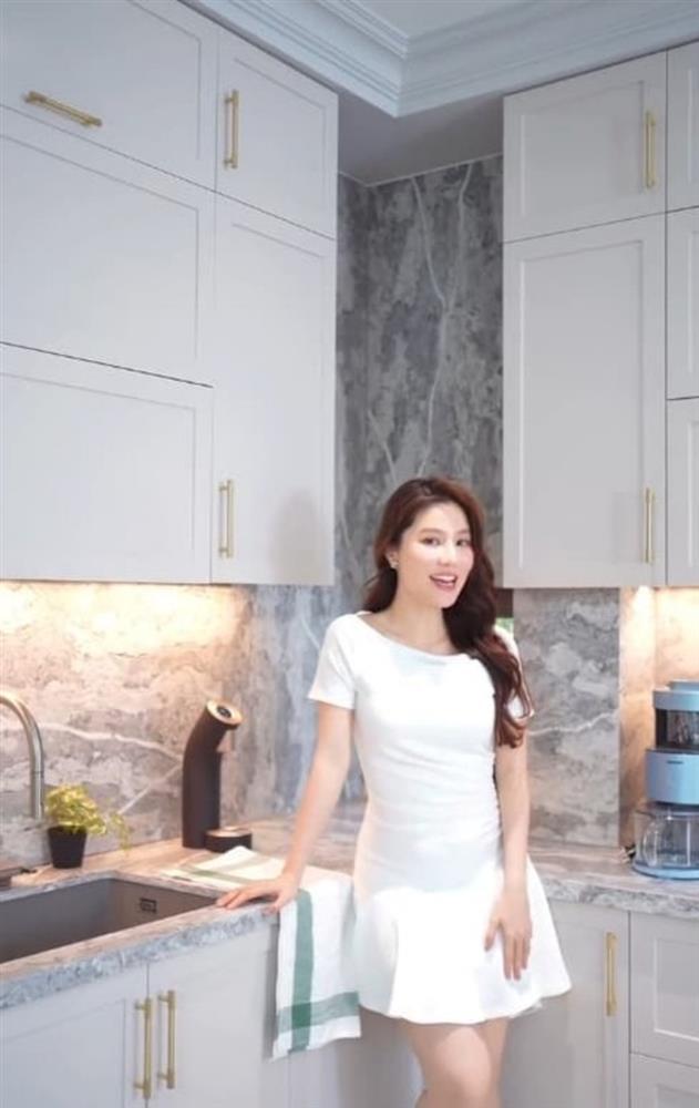 Cơ ngơi triệu đô của sao Việt: Bên trong căn biệt thự mẹ chồng tặng Diễm My 9X-4