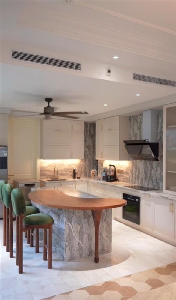 Cơ ngơi triệu đô của sao Việt: Bên trong căn biệt thự mẹ chồng tặng Diễm My 9X-5