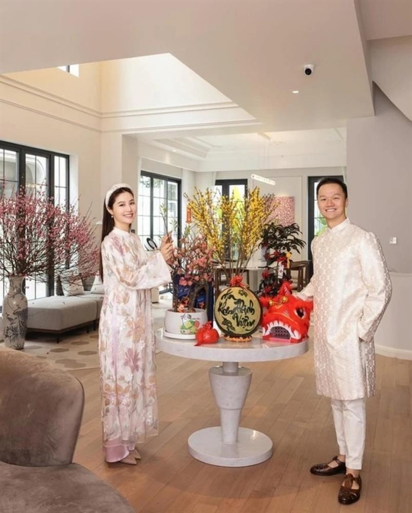 Cơ ngơi triệu đô của sao Việt: Bên trong căn biệt thự mẹ chồng tặng Diễm My 9X-6