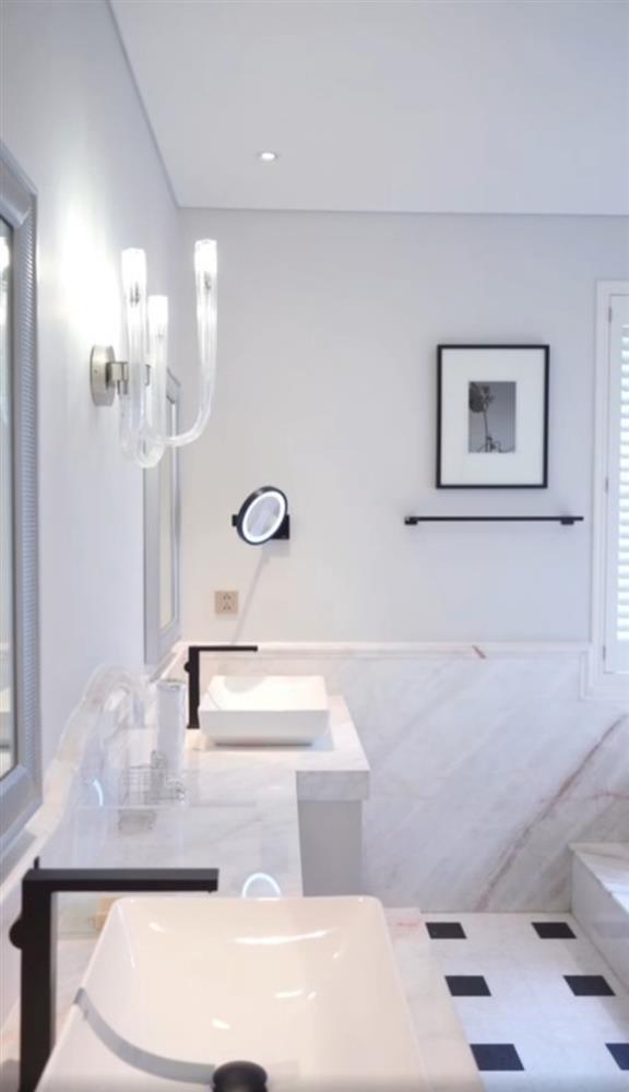 Cơ ngơi triệu đô của sao Việt: Bên trong căn biệt thự mẹ chồng tặng Diễm My 9X-7