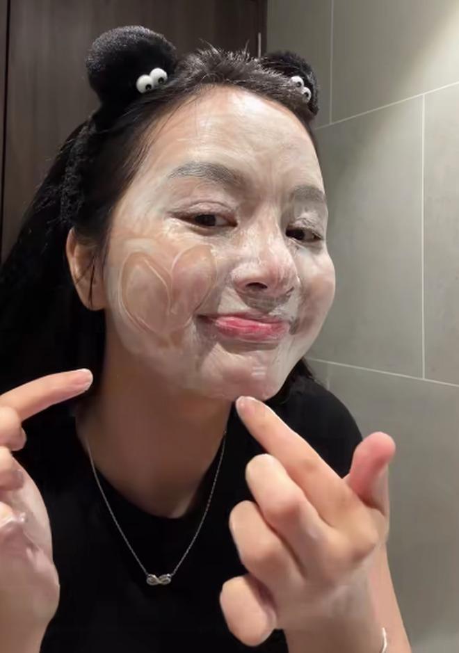 Gấm Kami quay clip tẩy trang khoe mặt mộc, fan ngỡ ngàng không nhận ra-2