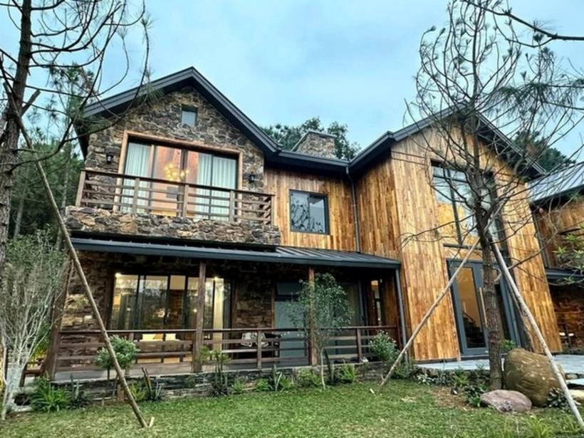 Cơ ngơi triệu đô của sao Việt: Cận cảnh nhà cổ tích trên đồi thông của ca sĩ Trọng Tấn-1