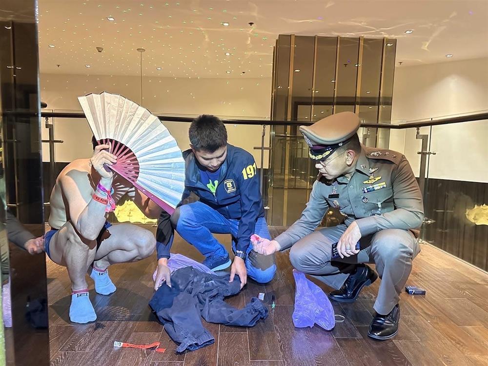 Bắt giữ diễn viên, bác sĩ, giáo sư thác loạn trong khách sạn cao cấp-4