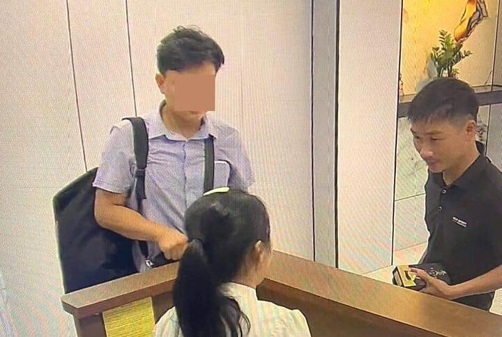 Bắt nhóm giả cảnh sát hình sự, trùm đầu tài xế ô tô Grab để cướp-4