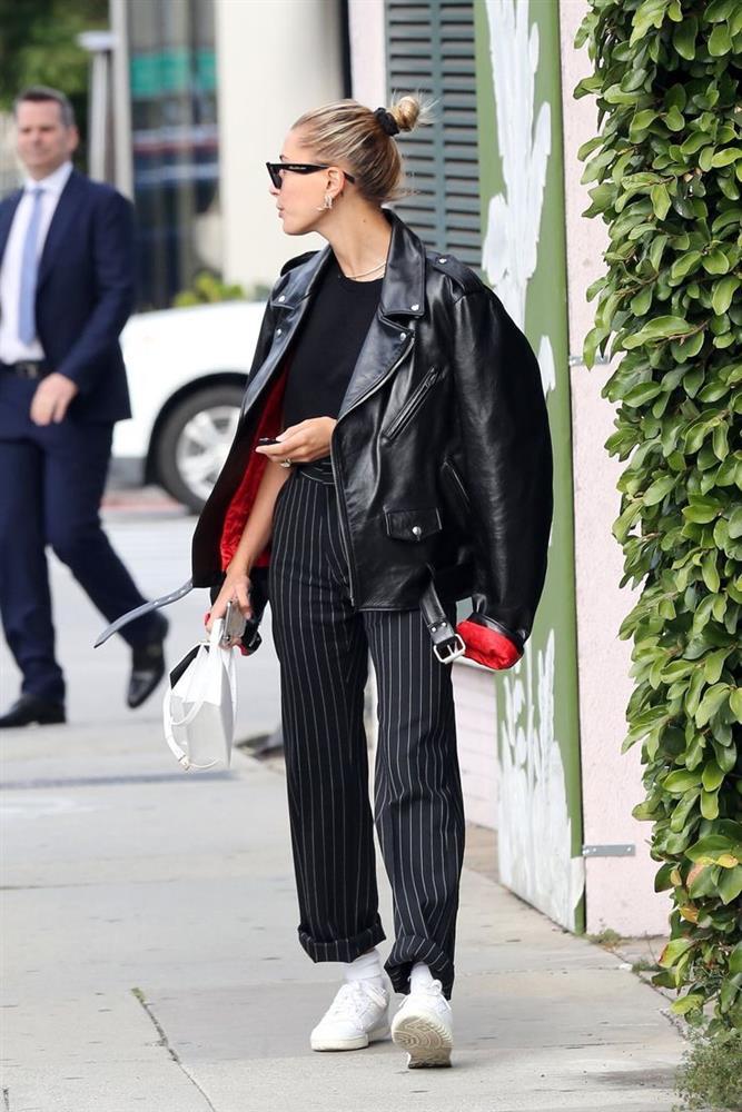 Vợ Justin Bieber mặc đẹp với áo khoác trong mùa lạnh-4