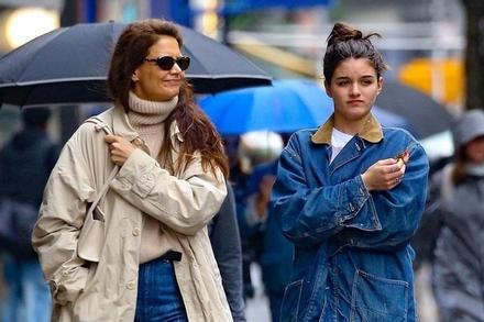 Katie Holmes chỉ trích tin tức Suri Cruise thành triệu phú