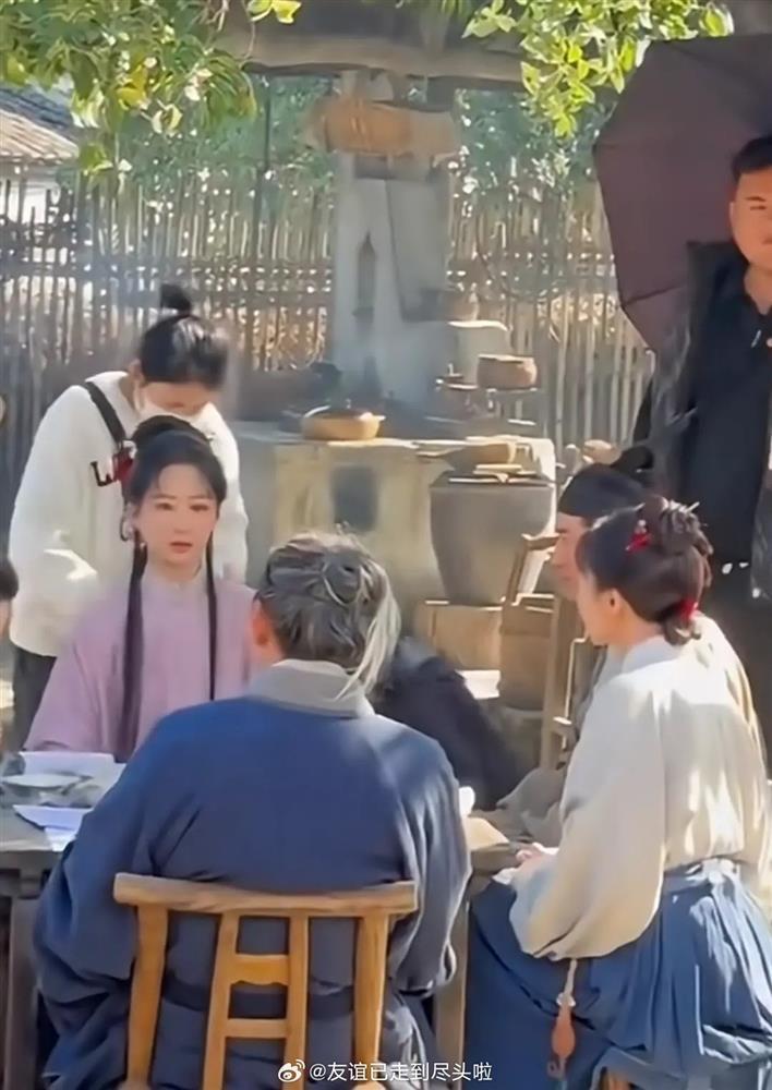 Mỹ nhân cổ trang bị chê tơi tả vì tạo hình xấu đến trầm cảm, netizen mỉa mai không còn trẻ thì đừng cố cưa sừng làm nghé-2