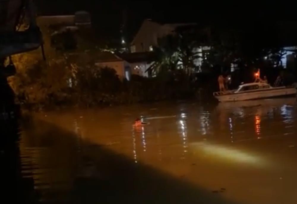 Sự thật vụ nam thanh niên bỏ lại đôi dép màu đỏ rồi nhảy cầu tự tử-1