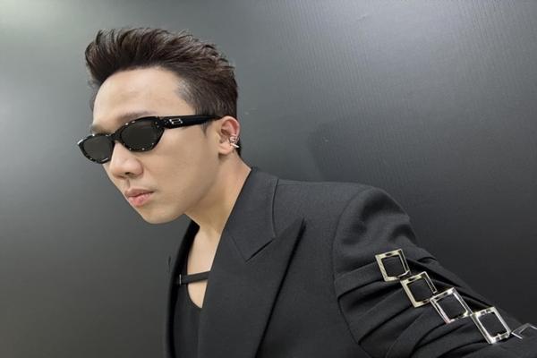 JSOL rơi vật thể lạ trên sân khấu concert Anh Trai Say Hi: Trấn Thành phản ứng gây chú ý-3