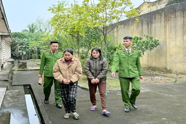 Khởi tố 2 chị em vận chuyển 4,5 triệu USD ra nước ngoài-2