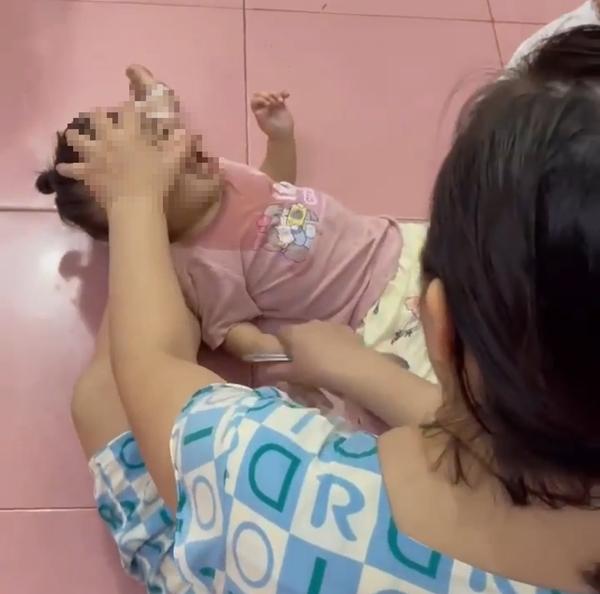 Phẫn nộ clip người phụ nữ bạo hành bé gái gây xôn xao mạng xã hội-1