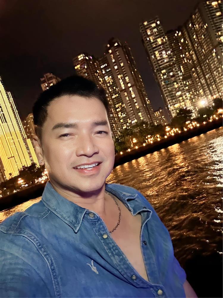 Quang Minh làm cha ở tuổi 65: Cuồng con trai, chia sẻ điều này khi bạn gái kém 37 tuổi sinh quý tử-9