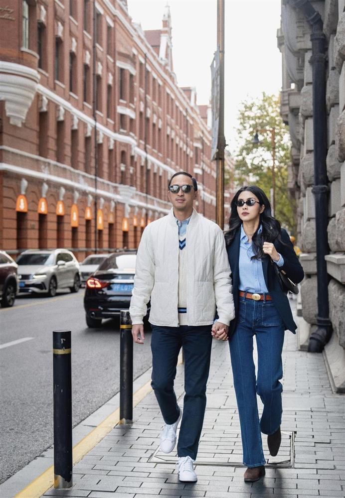 Trốn con đi công tác nước ngoài, vợ chồng Tăng Thanh Hà tình tứ nắm tay nhau như ngôn tình-4