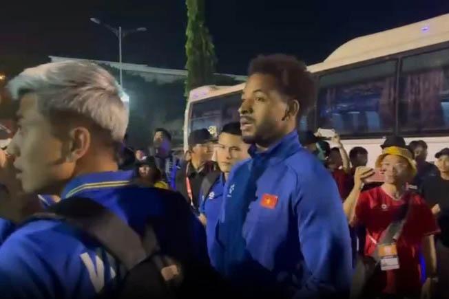 Chưa được thi đấu, Nguyễn Xuân Son vẫn giúp ích cho tuyển Việt Nam-2