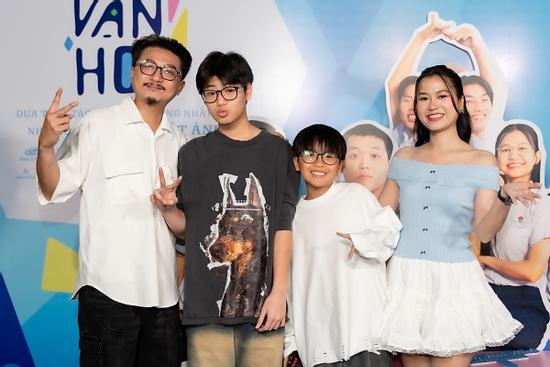 Gia đình Lâm Vỹ Dạ đóng phim chung