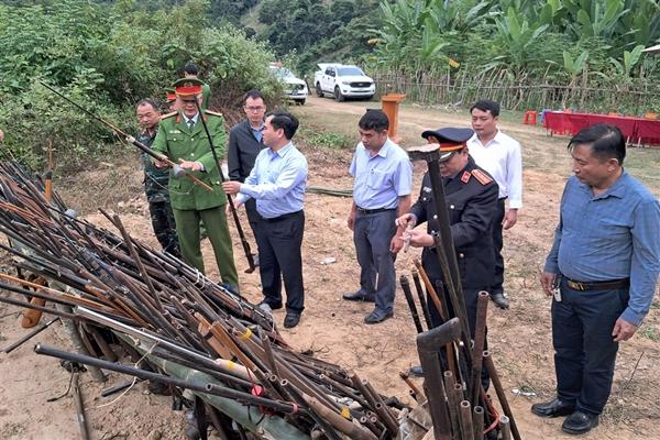 Nghệ An: Tiêu hủy gần 1.000 khẩu súng tự chế-1