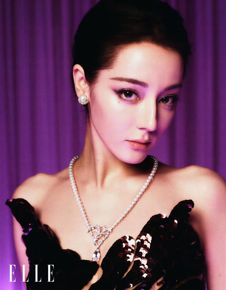 Địch Lệ Nhiệt Ba gây sốt khi hiếm hoi hở bạo trong bộ ảnh chụp tạp chí mới-4