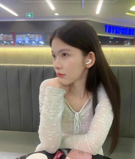 Chân dung cô gái được tìm kiếm nhiều nhất hôm nay: Từ học vấn đến nhan sắc, đúng đỉnh!-2