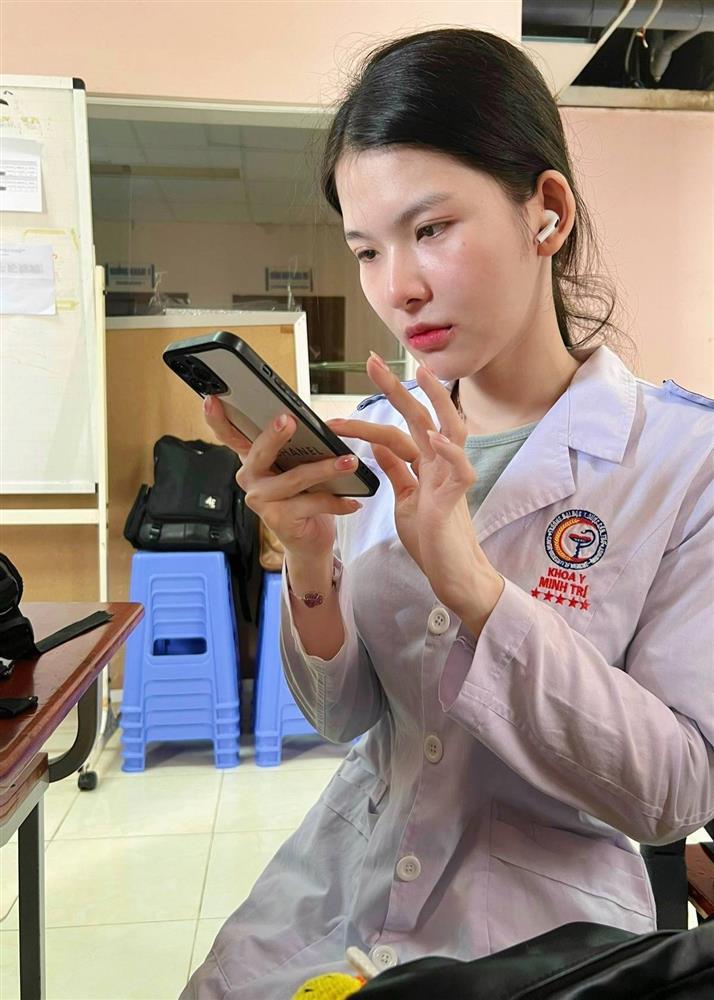 Chân dung cô gái được tìm kiếm nhiều nhất hôm nay: Từ học vấn đến nhan sắc, đúng đỉnh!-6