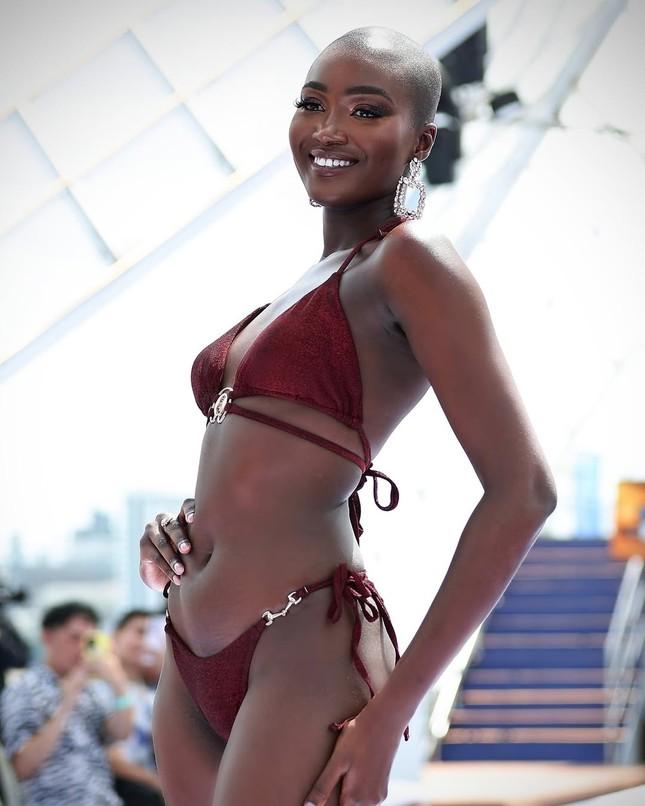 Á hậu Hòa bình thừa nhận sai lầm-1