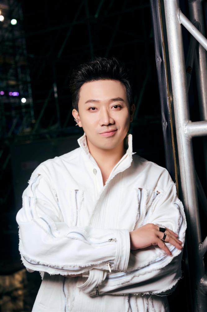 Bị Hari Won và dàn sao Vbiz ghẹo, Trấn Thành: Sao không ai nói mấy người bình luận bụng mỡ của tôi là kém duyên?-8