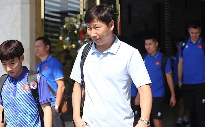 Tuyển Việt Nam về nước, HLV Kim Sang-sik có đánh giá đầu tiên về học trò-1