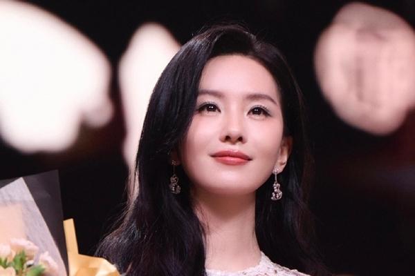 Lưu Thi Thi nạp thêm danh phận với thương hiệu Pháp, nhưng lại bị chê cười vì điều này-6