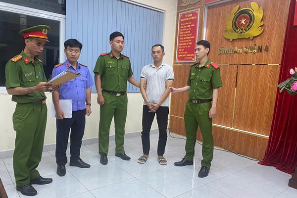 Bắt khẩn cấp đối tượng ép xe, đánh dã man cô gái trên phố ở TPHCM-1