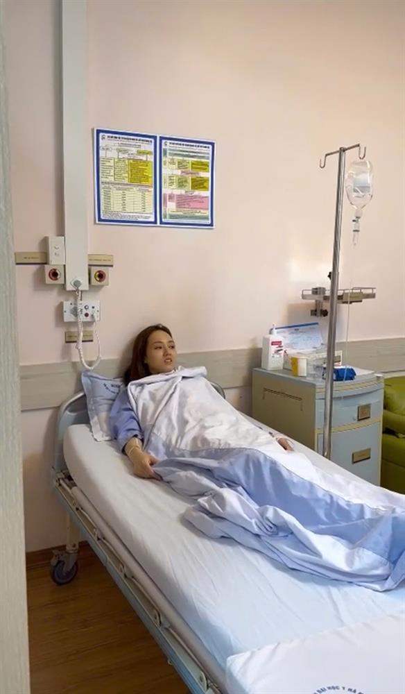 Hình ảnh mới nhất của vợ NSND Công Lý khi xuất viện sớm-1