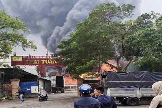 Cháy lớn tại một công ty trong khu công nghiệp ở Nam Định