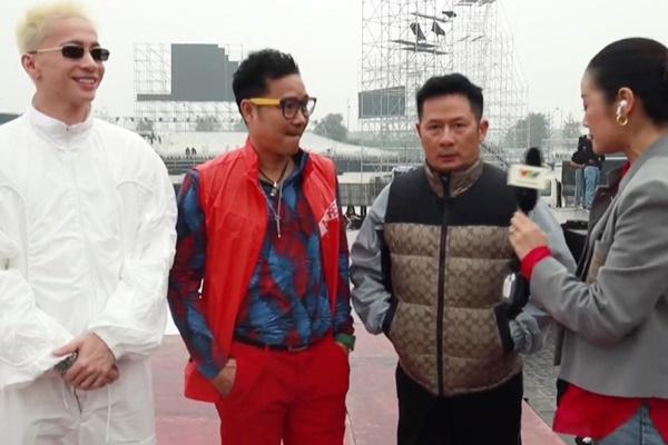 Các Anh trai chông gai nắm tay, ôm nhau duyệt concert dưới thời tiết lạnh giá-14