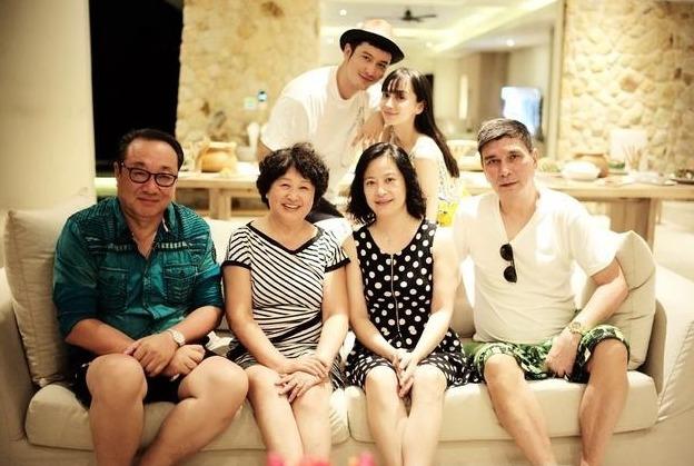 Rộ tin Huỳnh Hiểu Minh bị bố mẹ giục tái hôn với Angelababy?-1